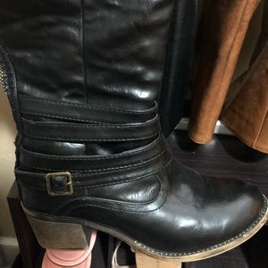 Tall riding boots